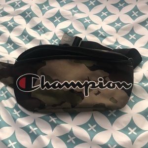 Champion Camo Fammy Pack